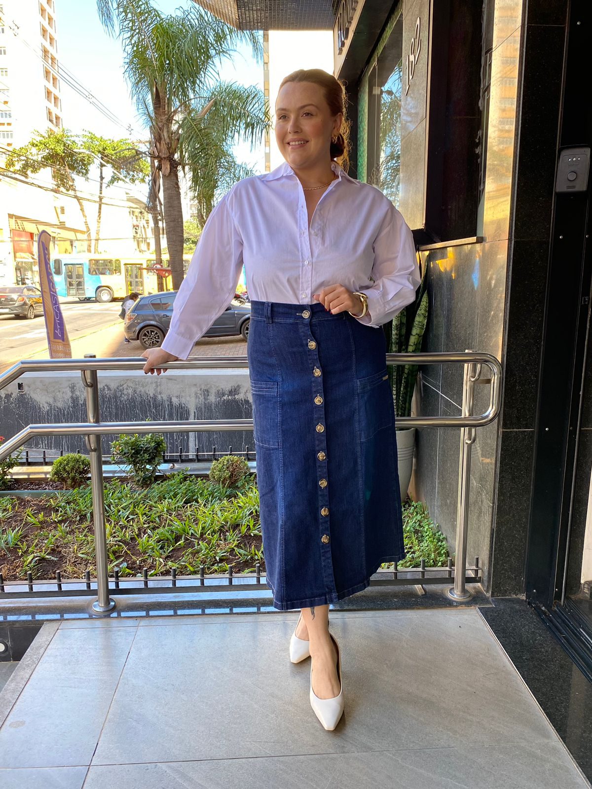 Revendedora Romanza vestindo um look da marca